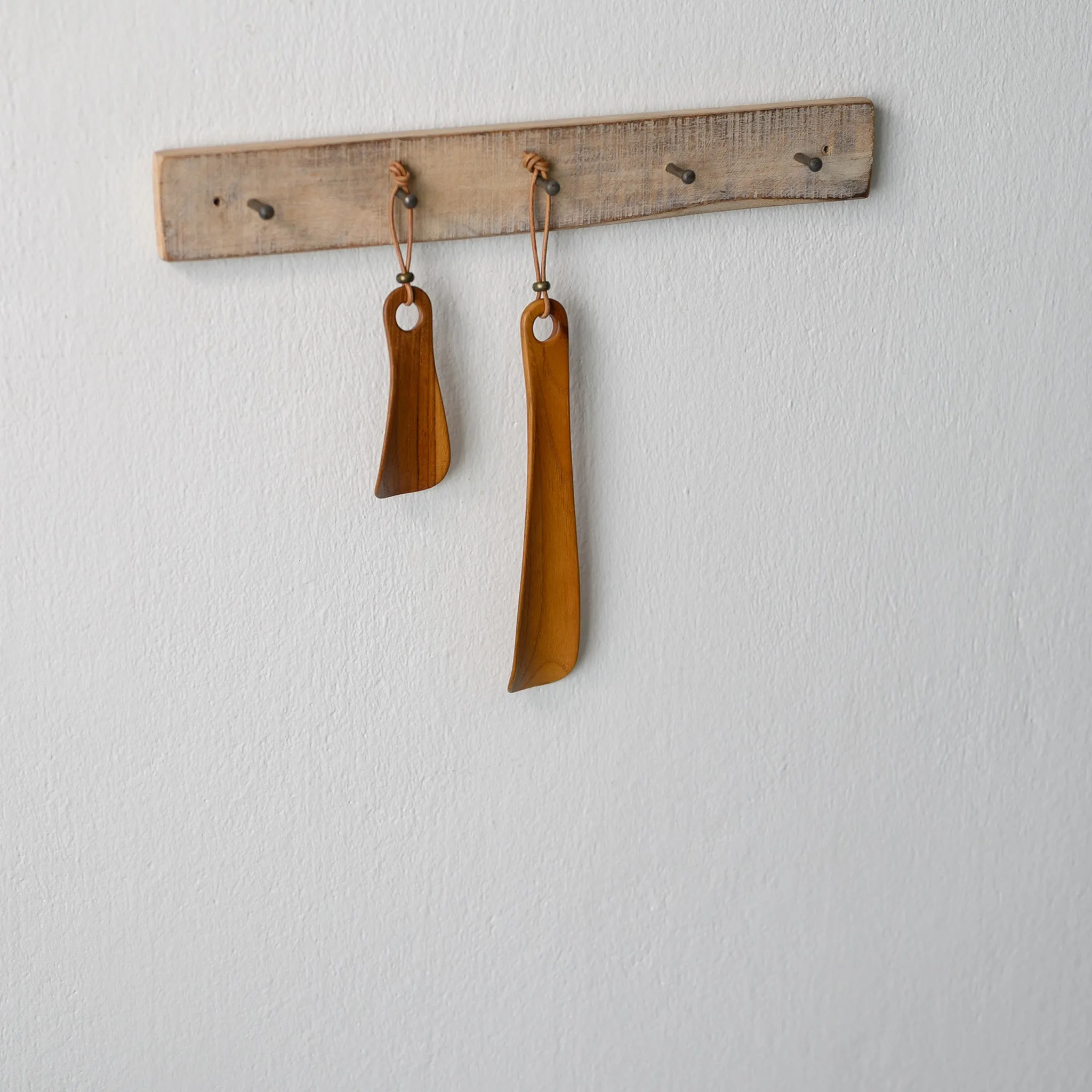 HANDY SHOEHORN 11.8 CM.(TEAK)