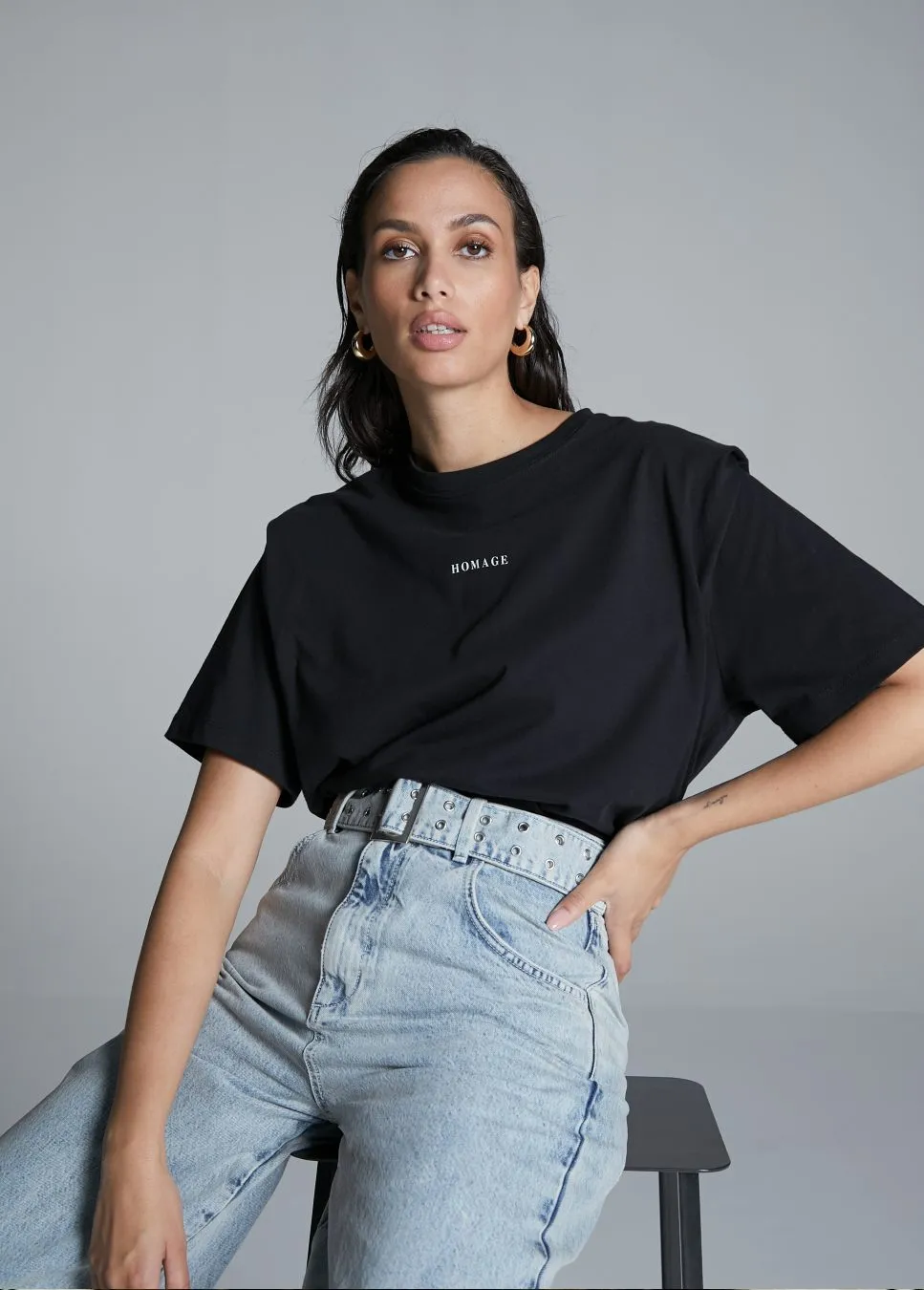 Homage T-shirt zwart logo en schouderdetails