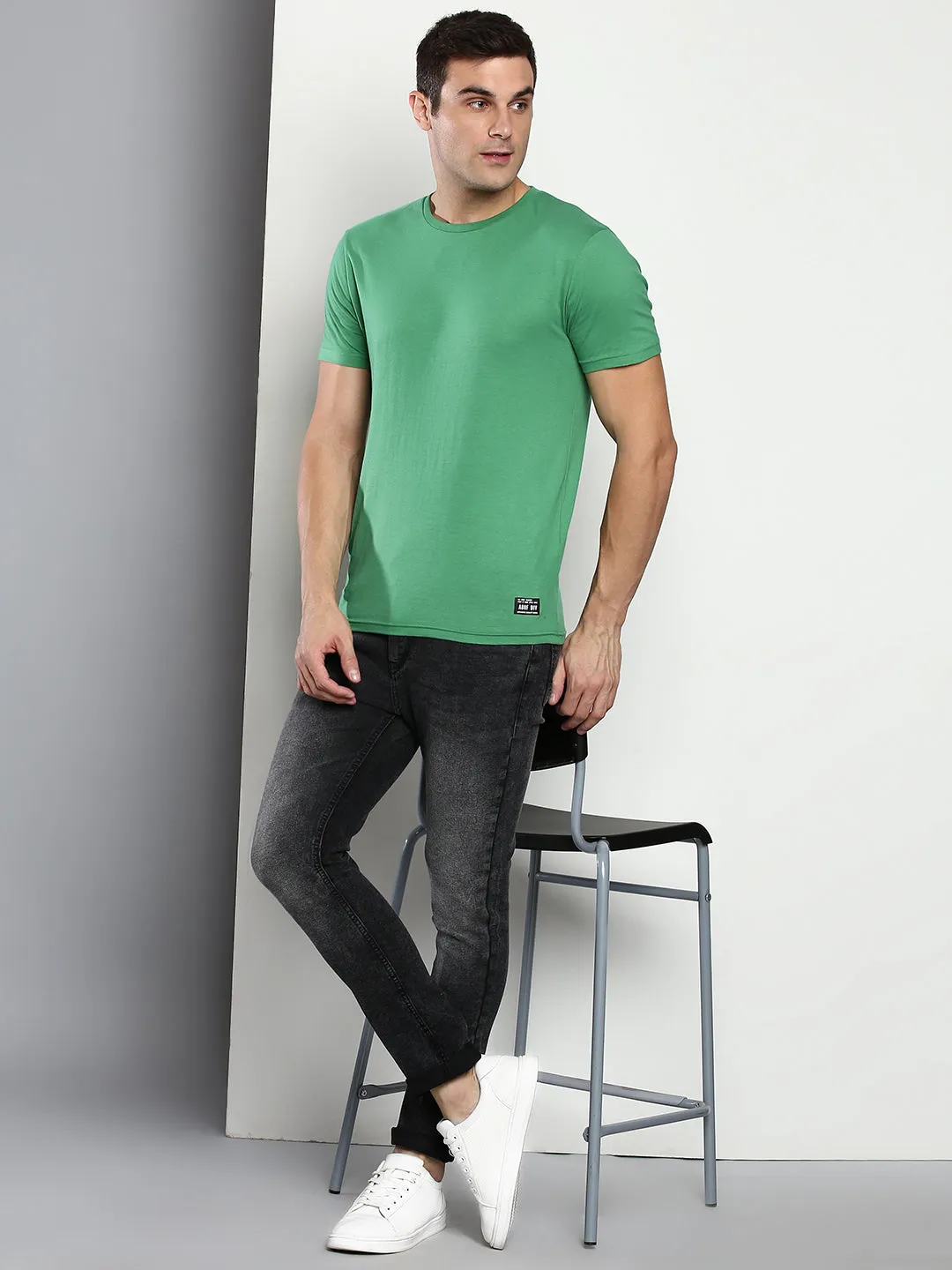Men's Black Slim Fit Mid Rise Denim Jeans