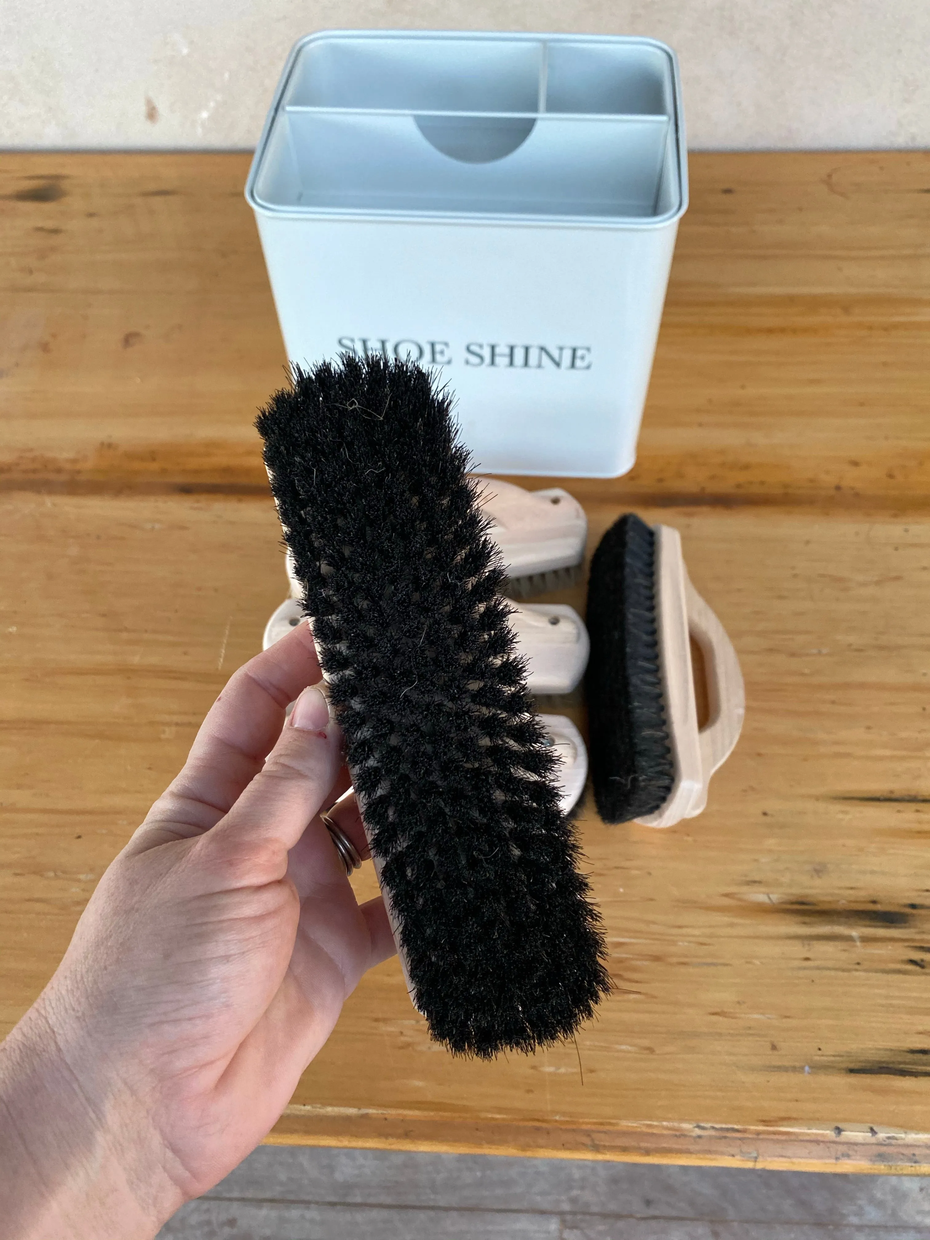 Shoe shining brush with handle