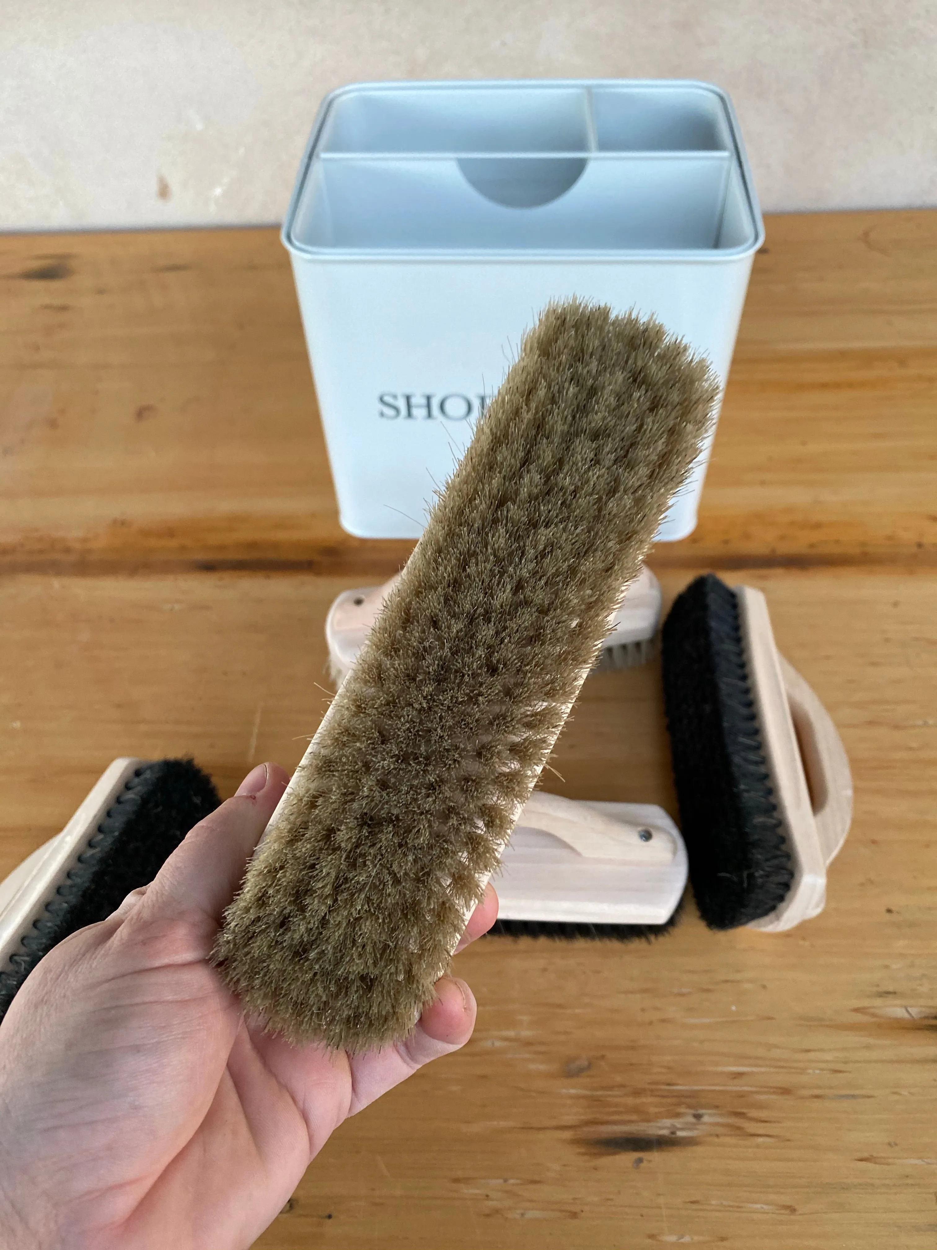 Shoe shining brush with handle